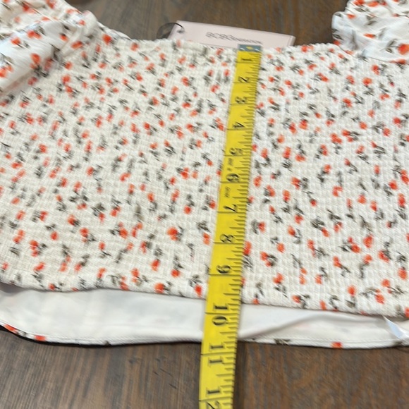 BCBG Generation crop top. Size Med - Picture 13 of 13